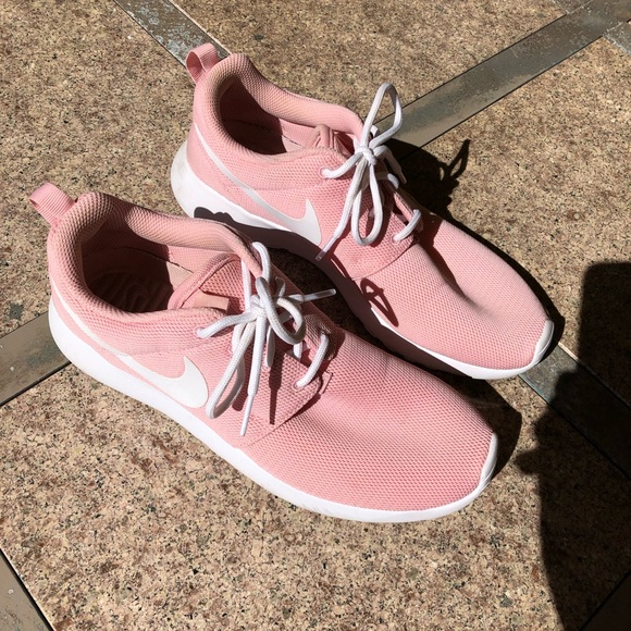 Pink Nike Roshe Shoes - Picture 7 of 7